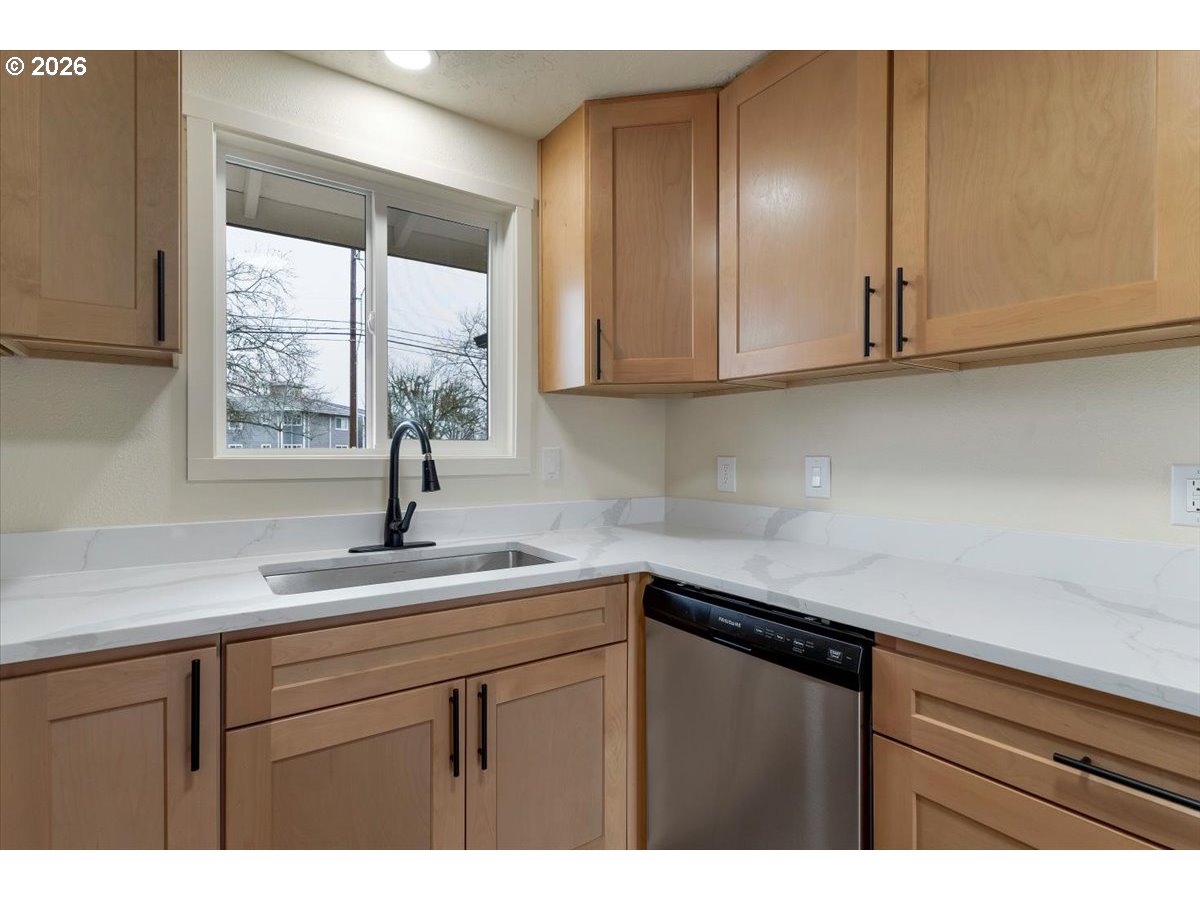 2440 S 2ND ST, Lebanon, OR, 97355