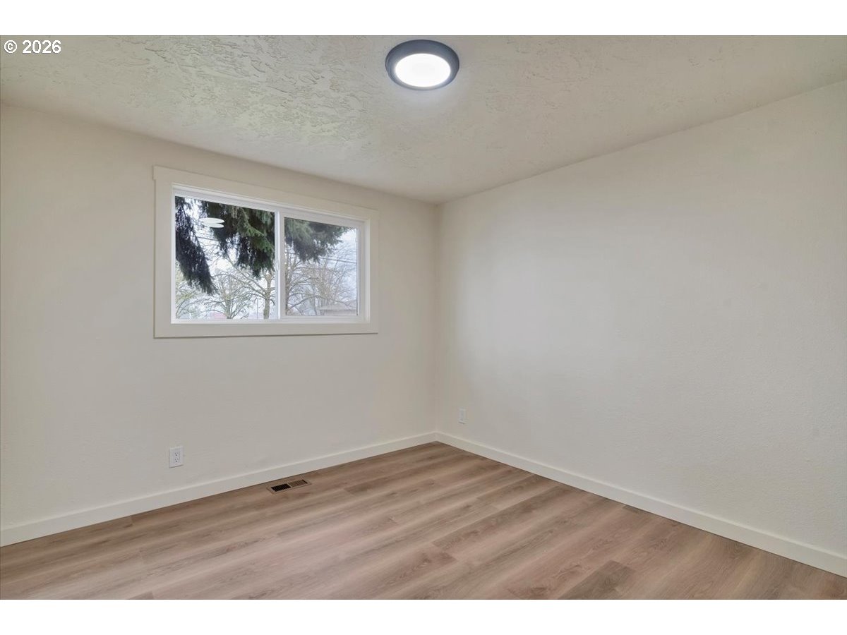 2440 S 2ND ST, Lebanon, OR, 97355