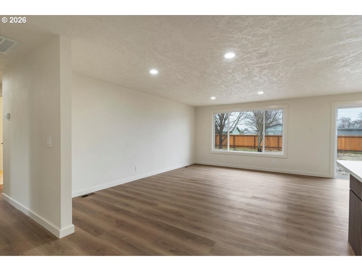 2440 S 2ND ST, Lebanon, OR, 97355