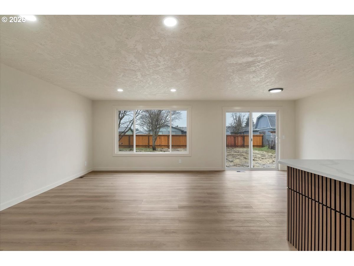 2440 S 2ND ST, Lebanon, OR, 97355