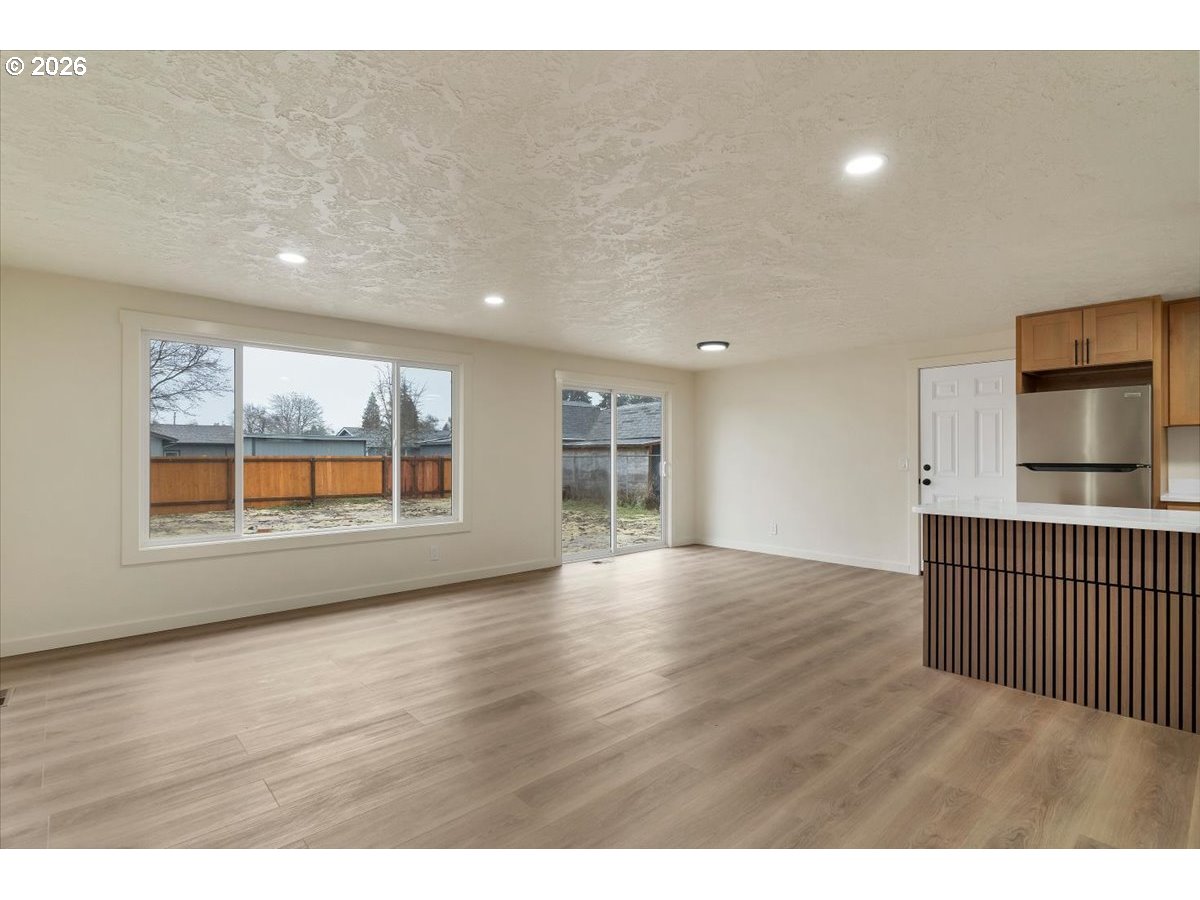 2440 S 2ND ST, Lebanon, OR, 97355