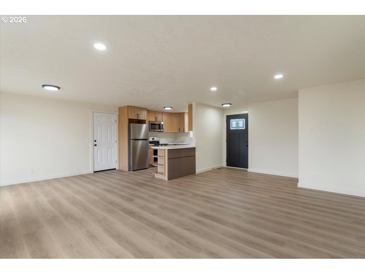 2440 S 2ND ST, Lebanon, OR, 97355