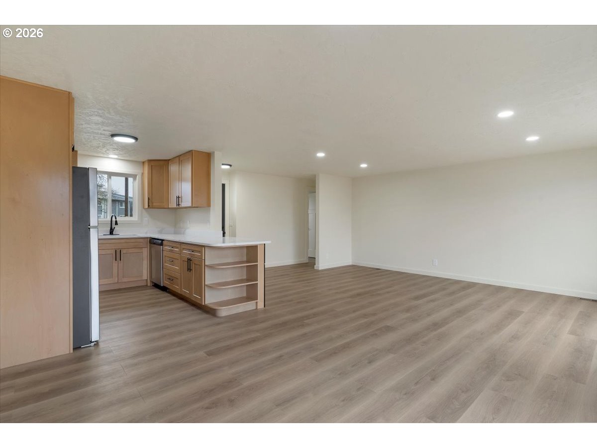 2440 S 2ND ST, Lebanon, OR, 97355