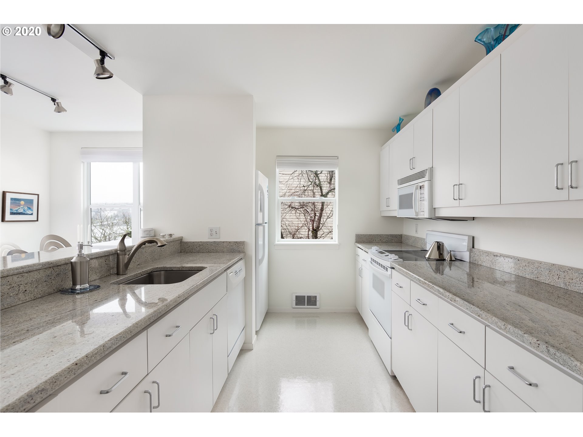 Photo #6: 20589912 Listing 