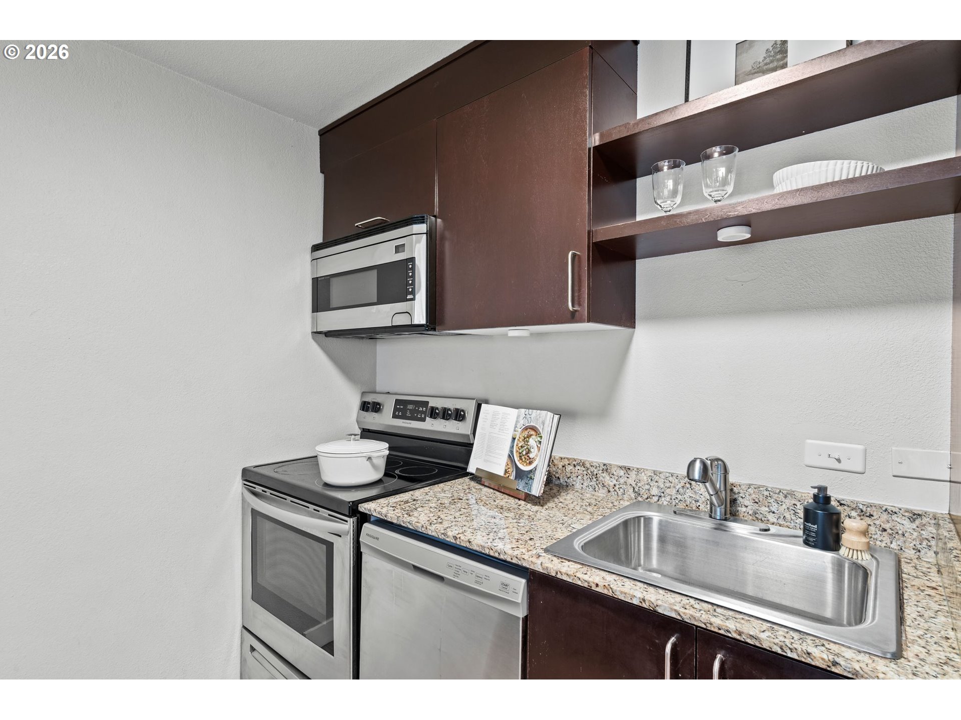 Photo #11: 205980598 Listing: Photo #11