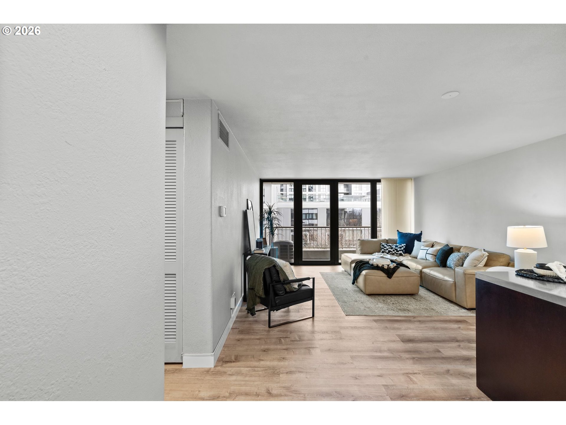 Photo #5: 205980598 Listing: Photo #5