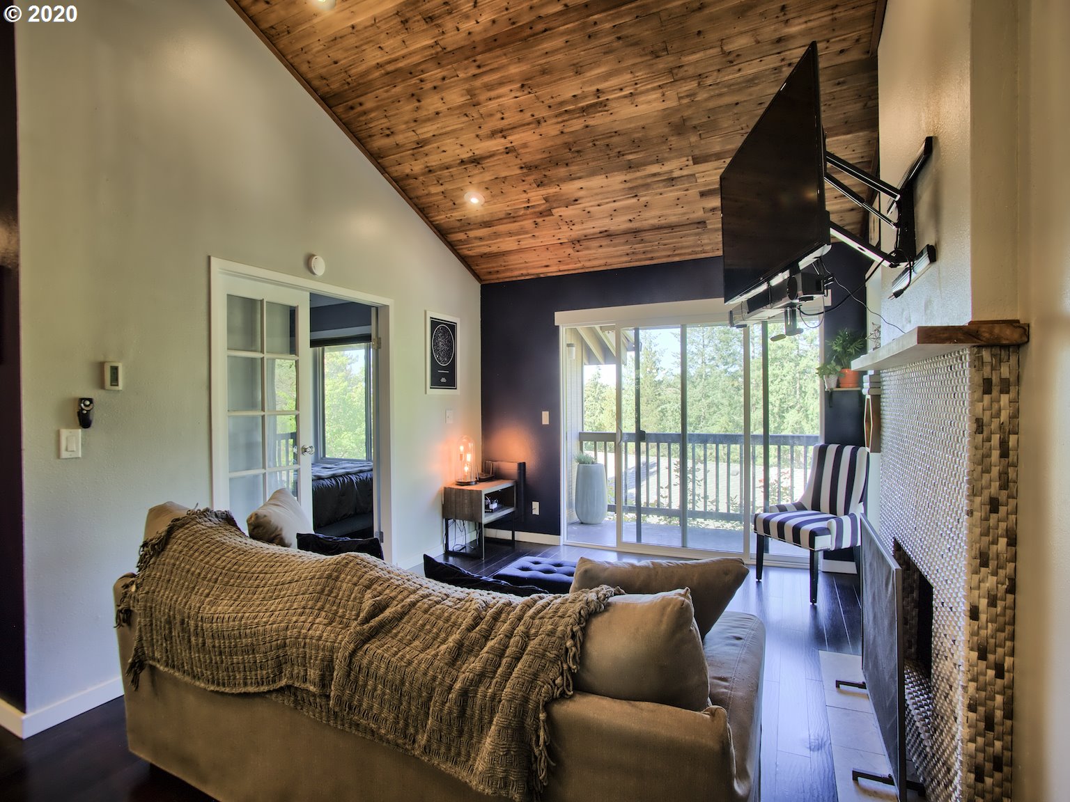 Photo #2: 20598756 Listing 