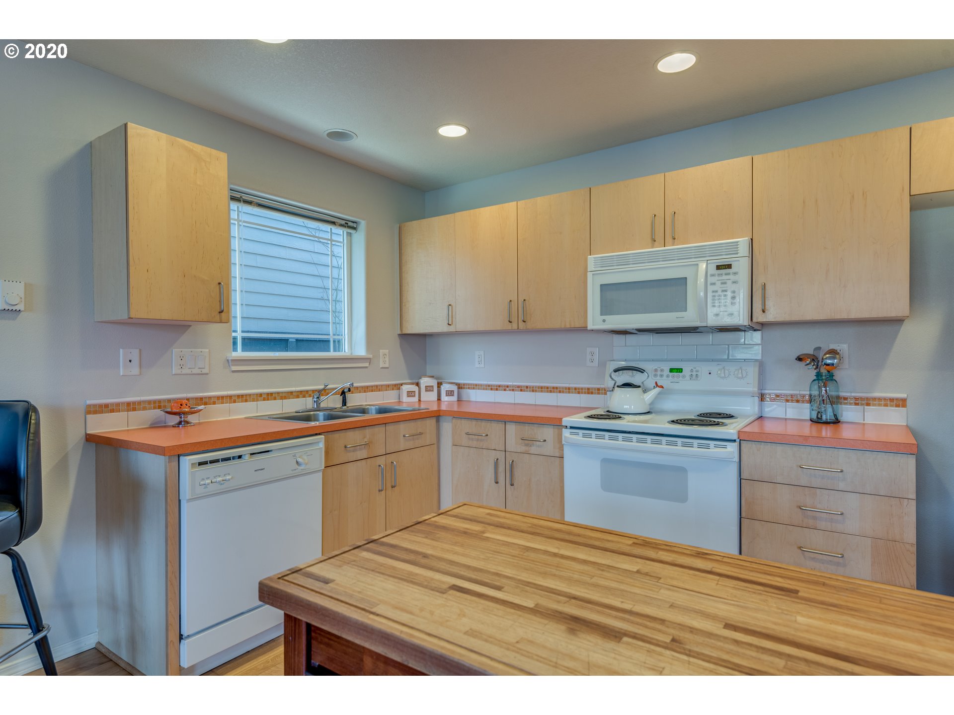 Photo #3: 20599579 Listing 
