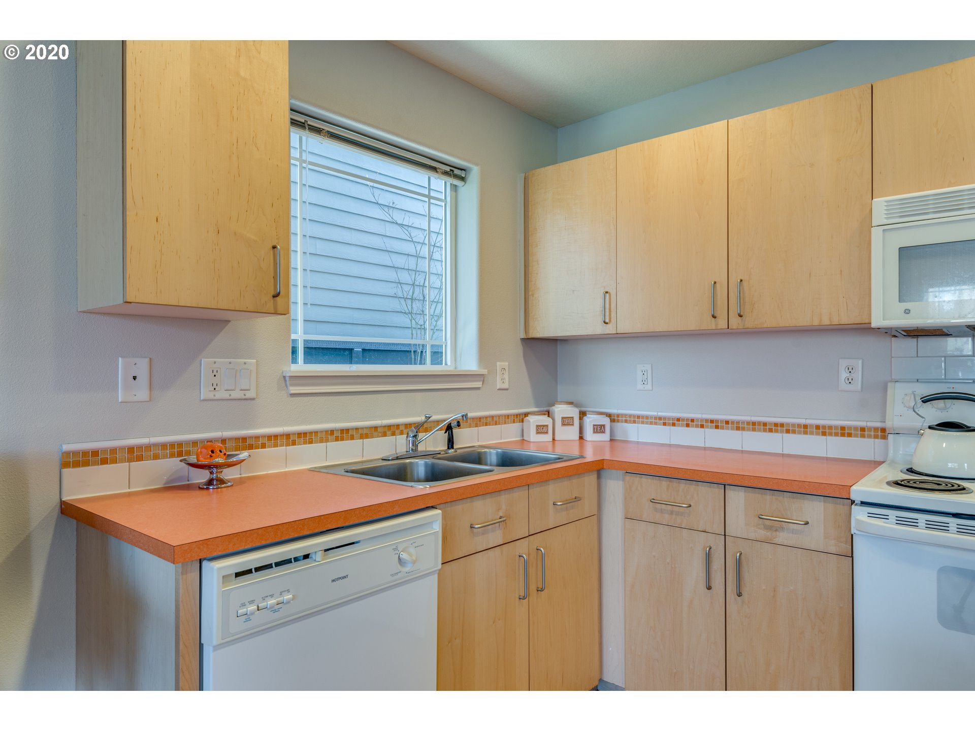 Photo #5: 20599579 Listing 