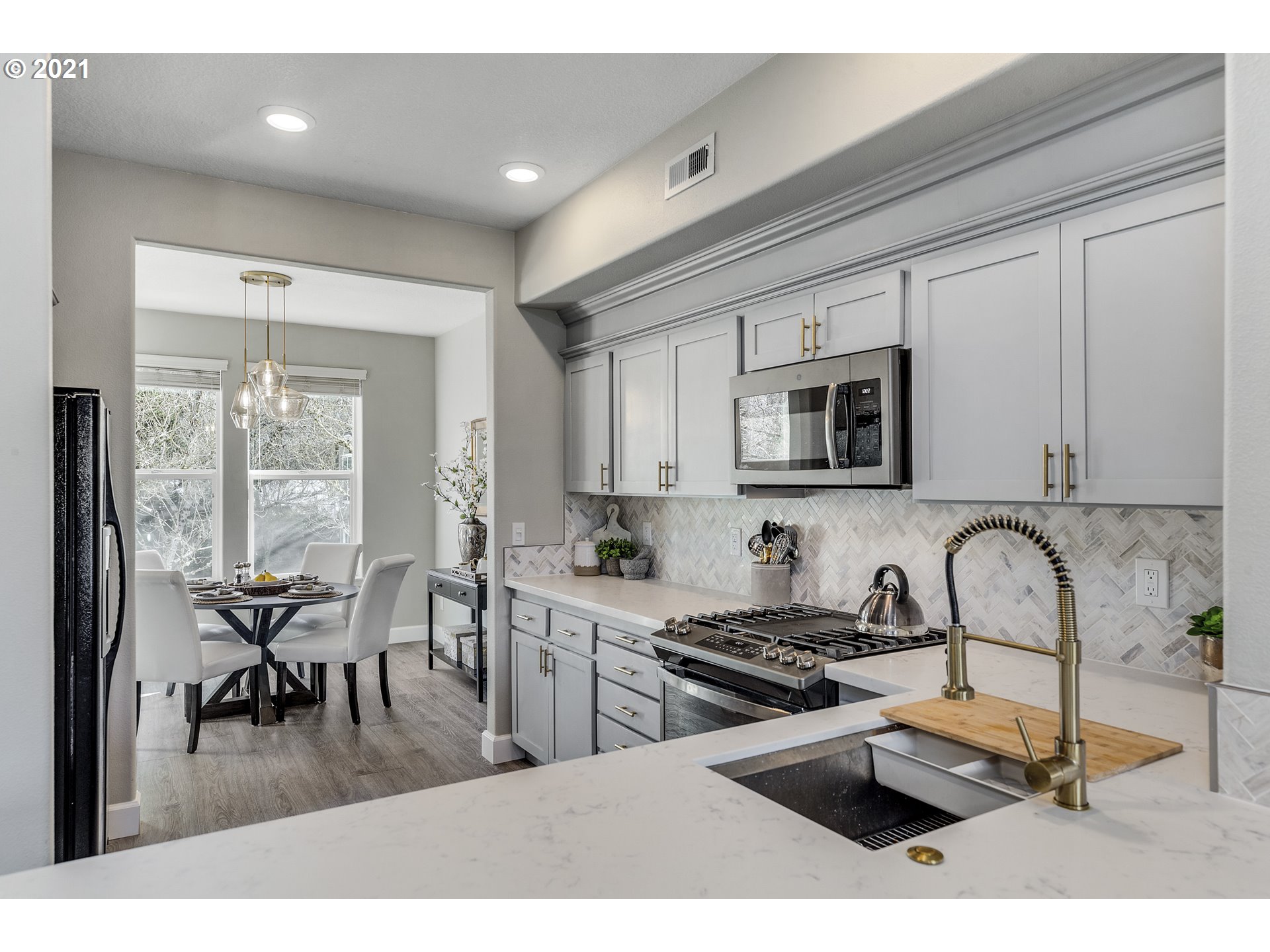 Photo #3: 20606764 Listing 