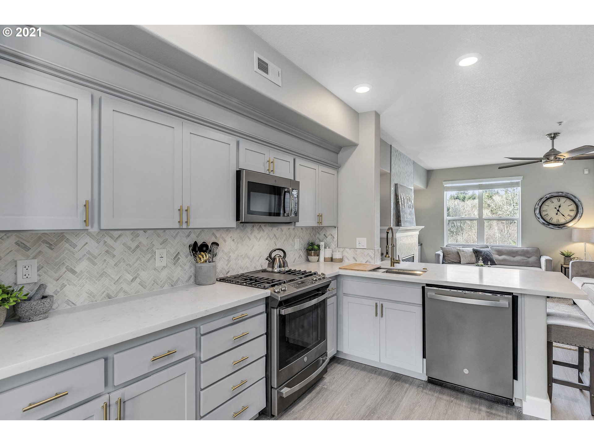 Photo #4: 20606764 Listing 