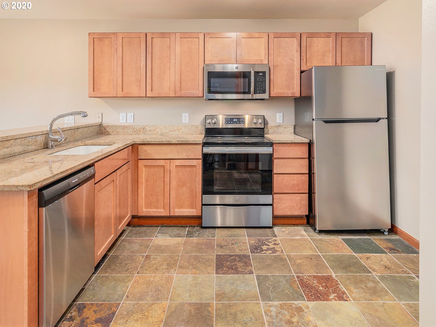 Photo #2: 20613241 Listing 