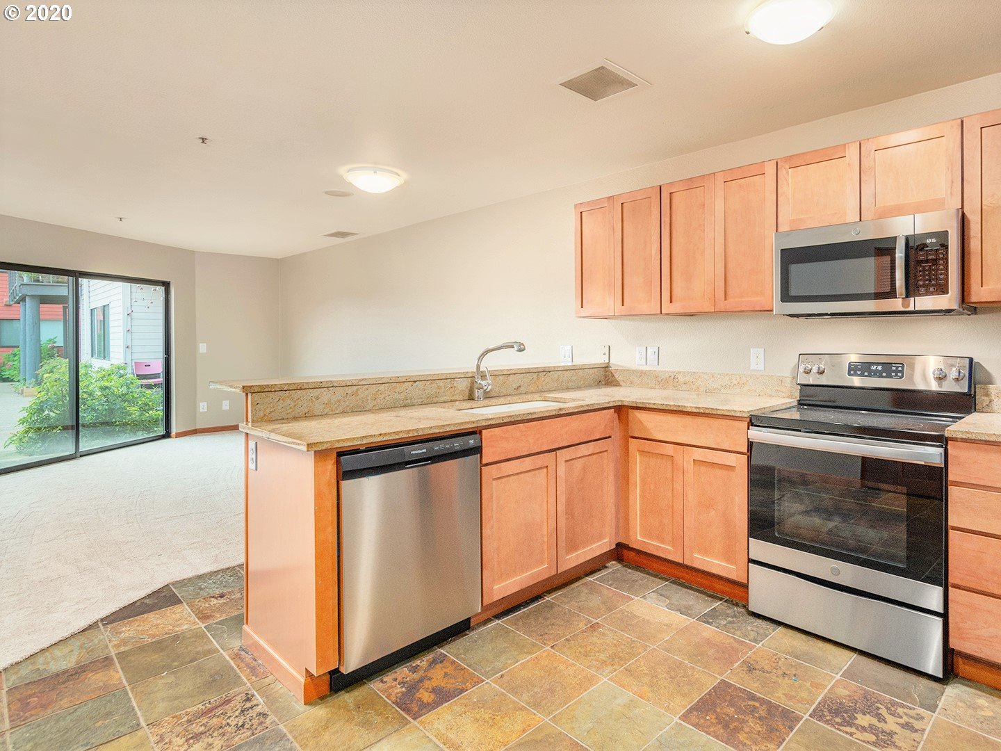Photo #3: 20613241 Listing 