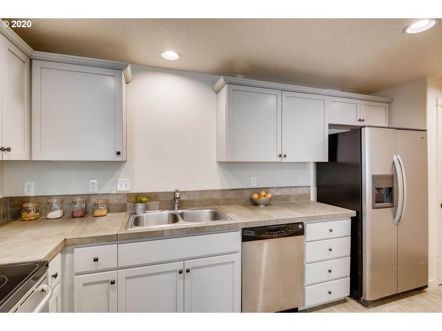 Photo #5: 20622871 Listing 