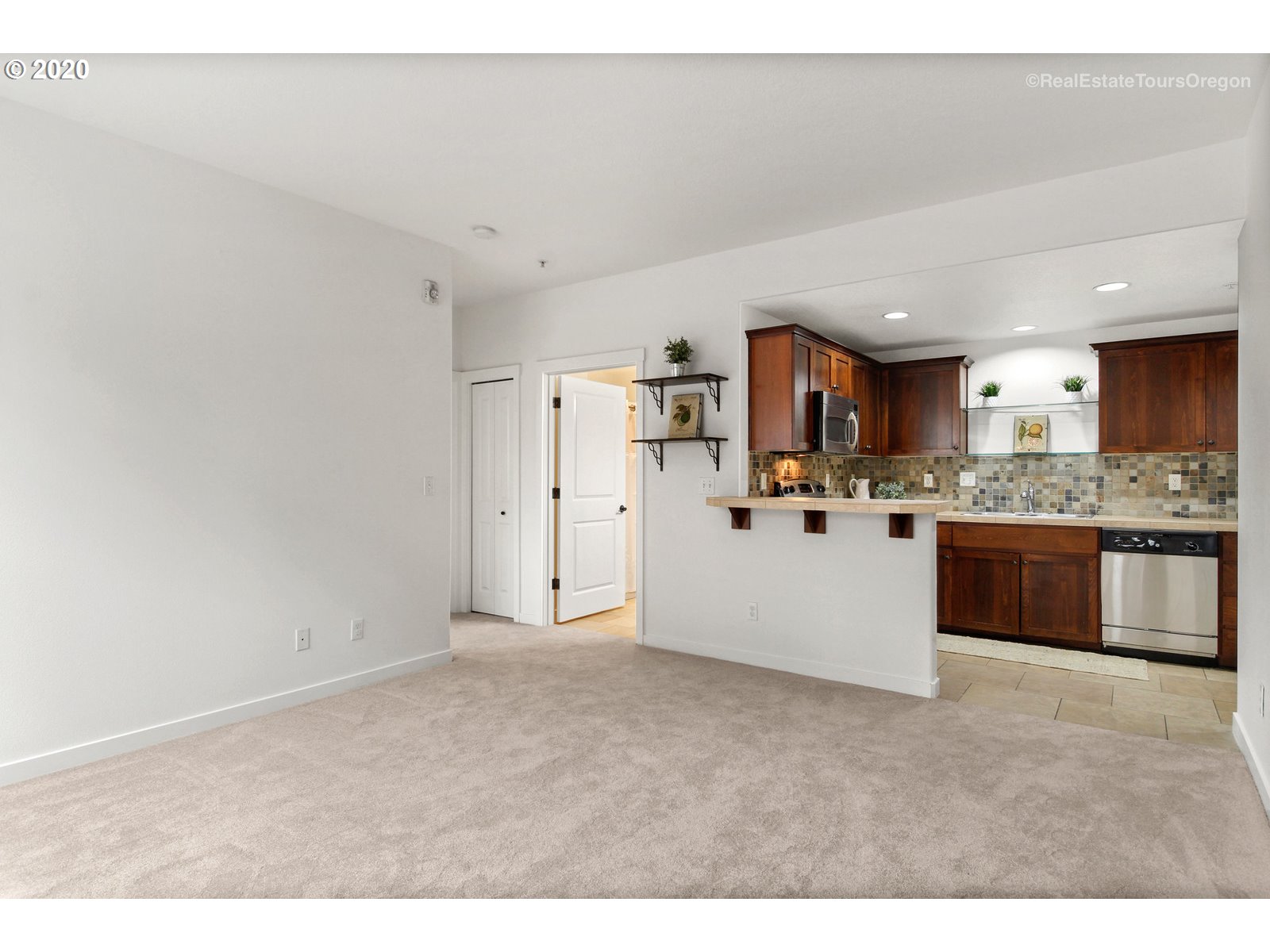 Photo #5: 20633026 Listing 