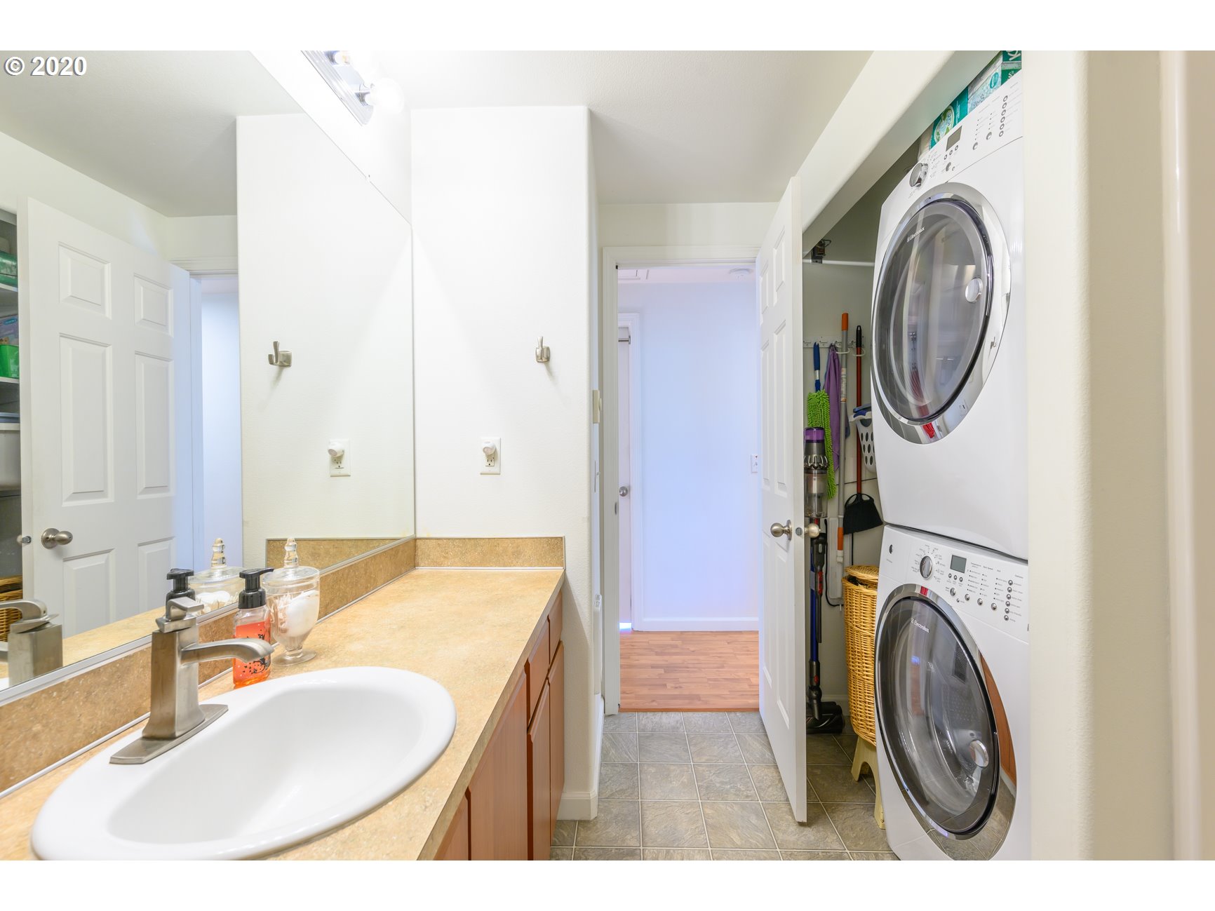 Photo #6: 20633946 Listing 