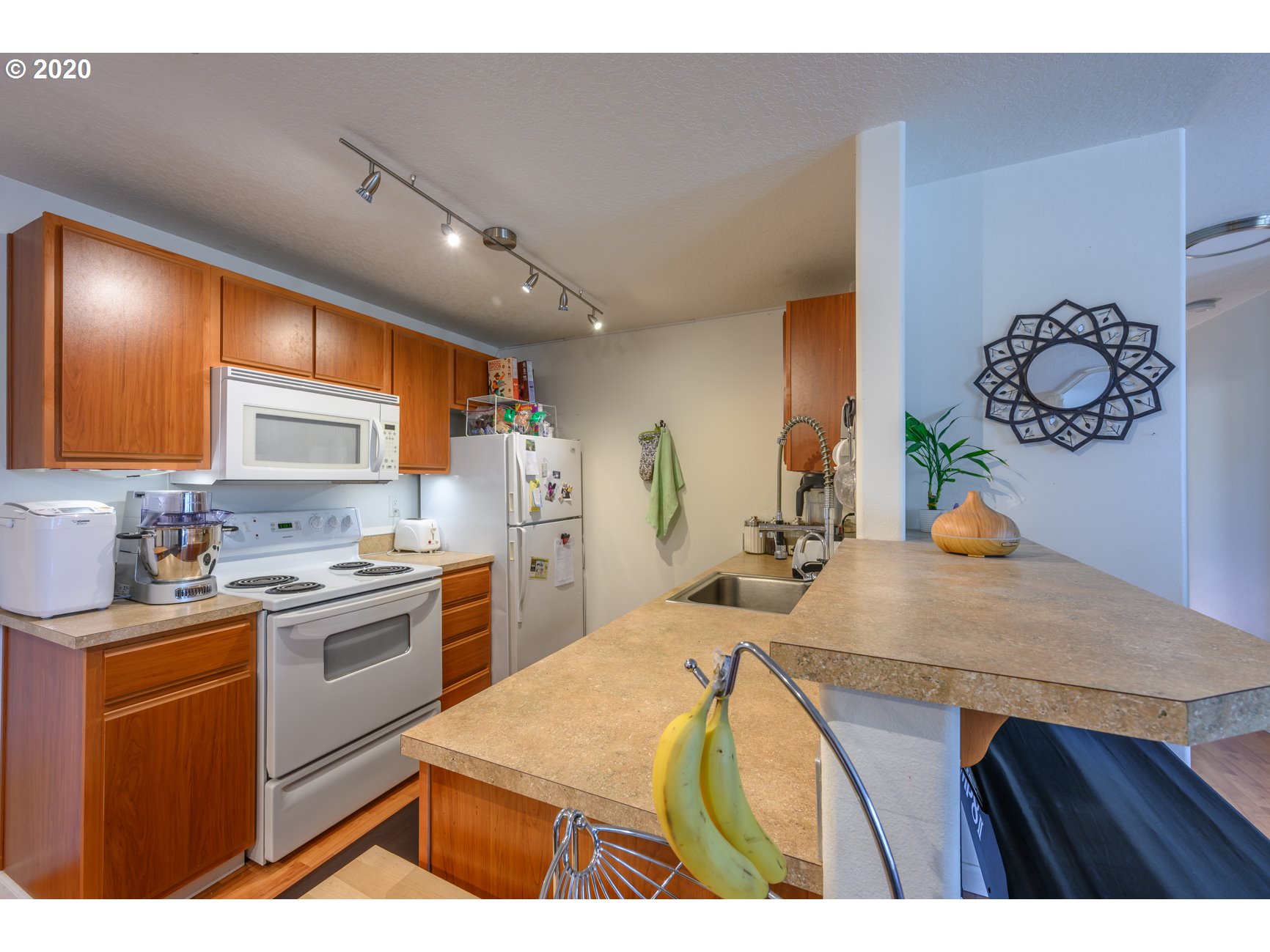 Photo #2: 20633946 Listing 