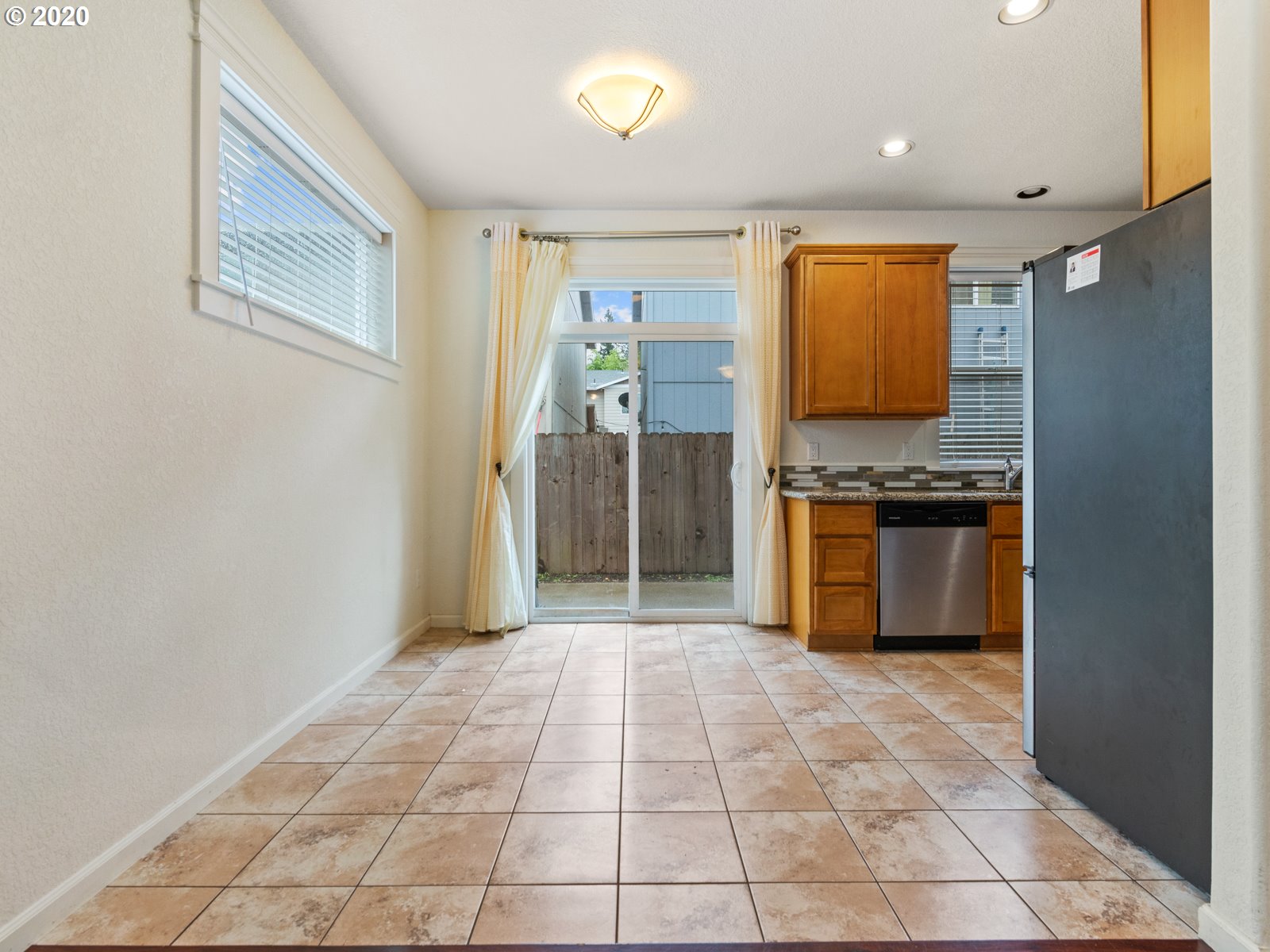Photo #2: 20636922 Listing 