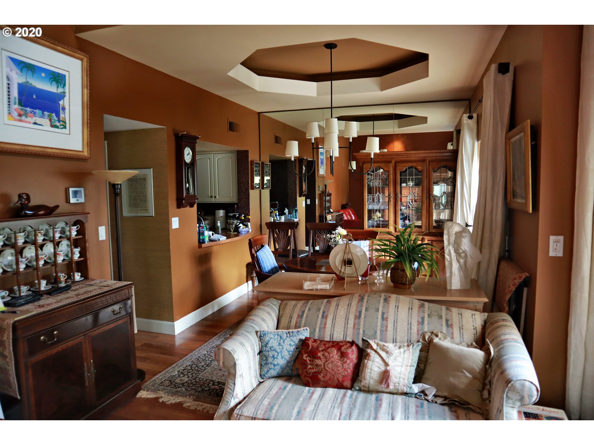 Photo #2: 20643051 Listing 