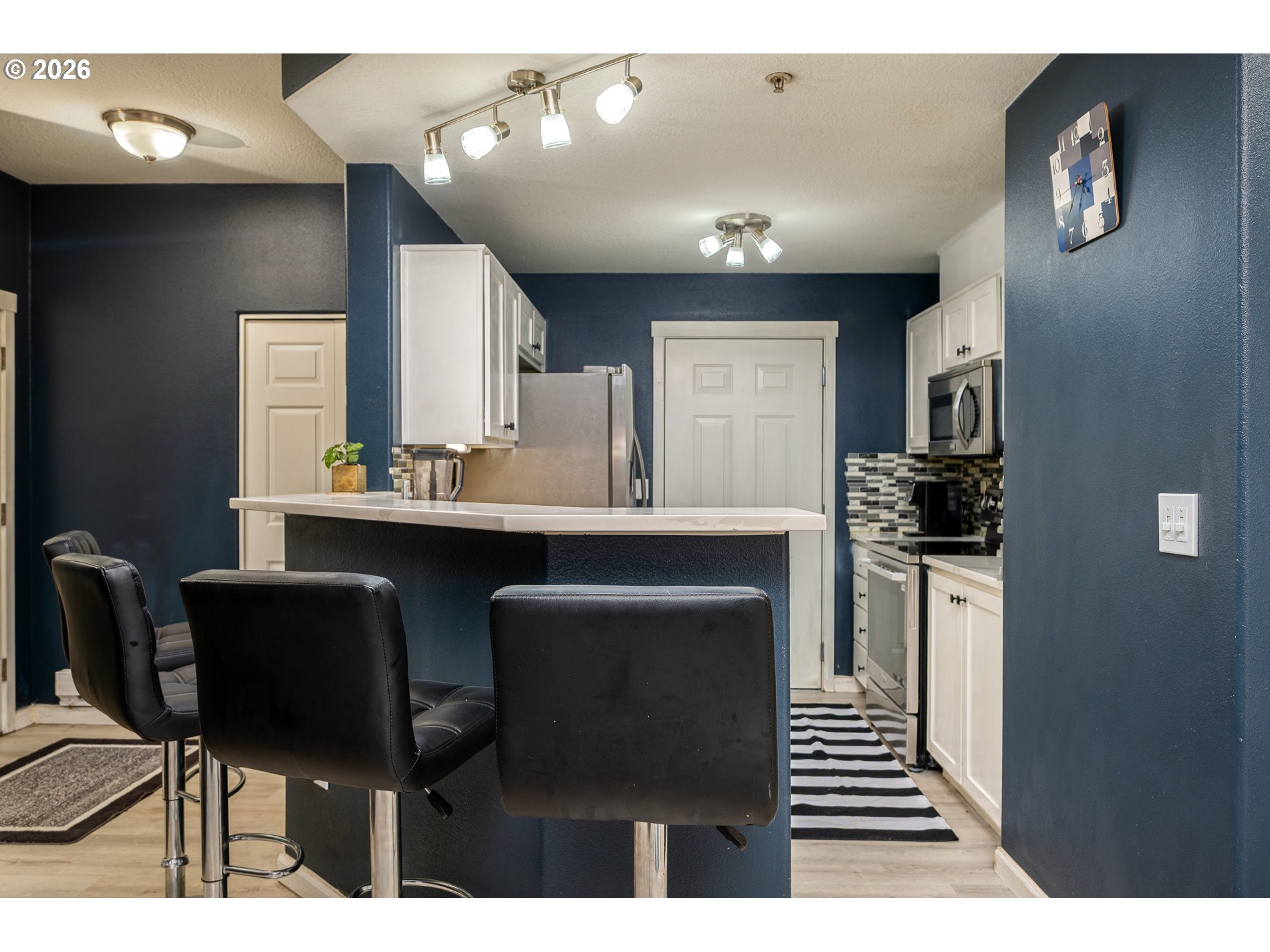 Photo #2: 206432324 Listing: Photo #2