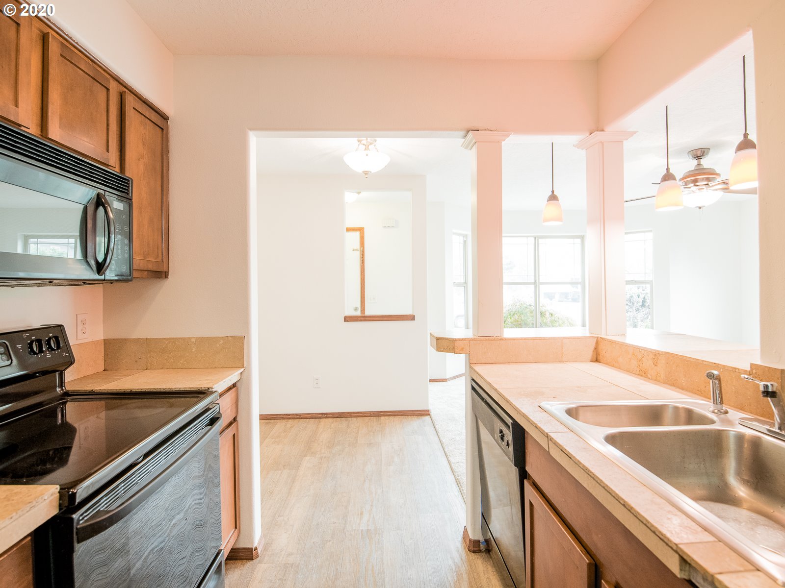 Photo #2: 20643259 Listing 
