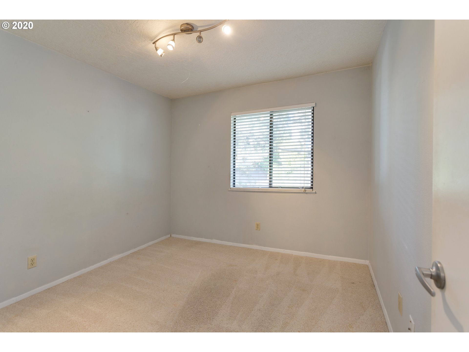 Photo #5: 20644342 Listing 