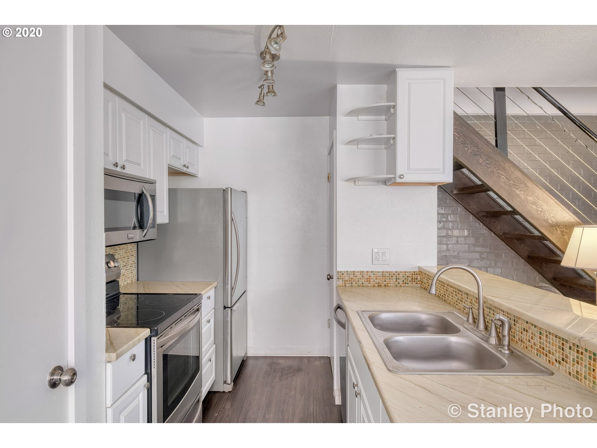 Photo #3: 20646698 Listing 