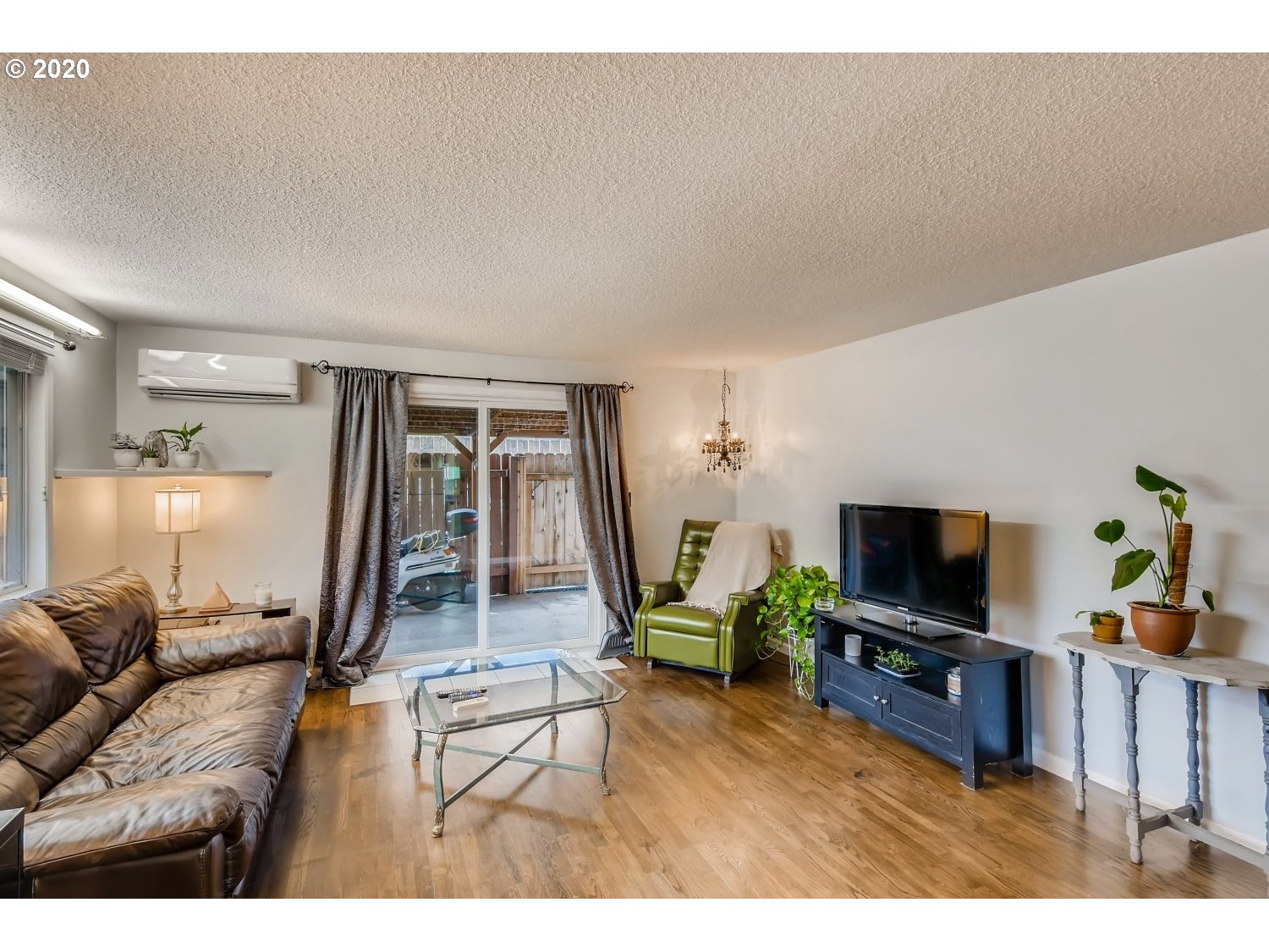 Photo #4: 20648423 Listing 