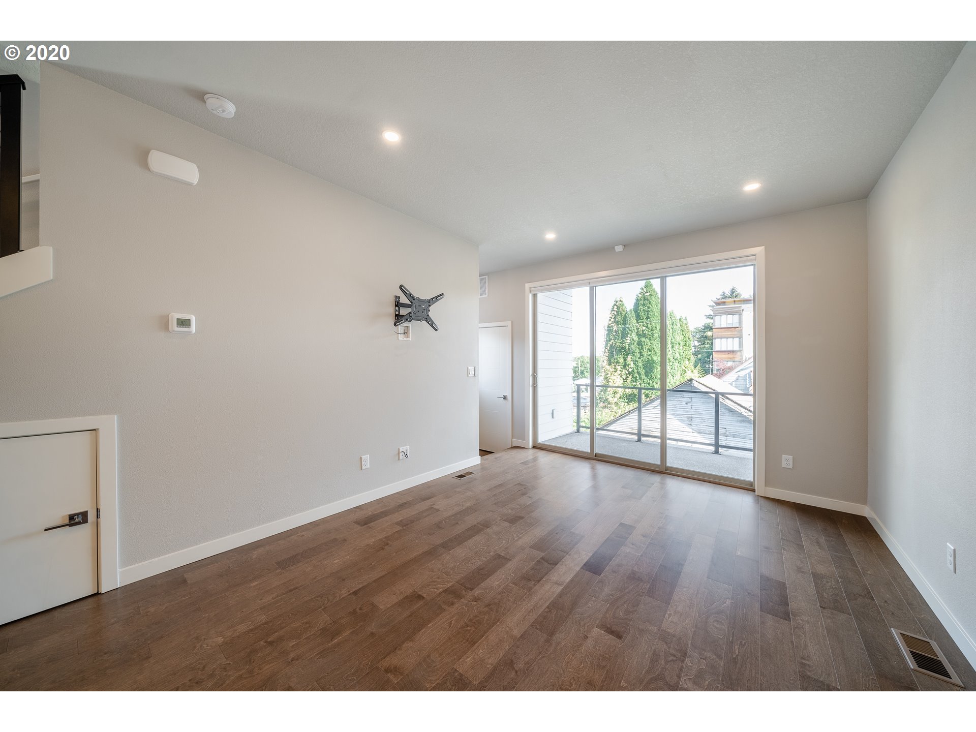 Photo #4: 20654936 Listing 