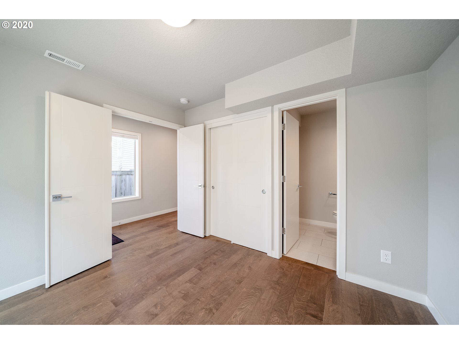 Photo #2: 20654936 Listing 