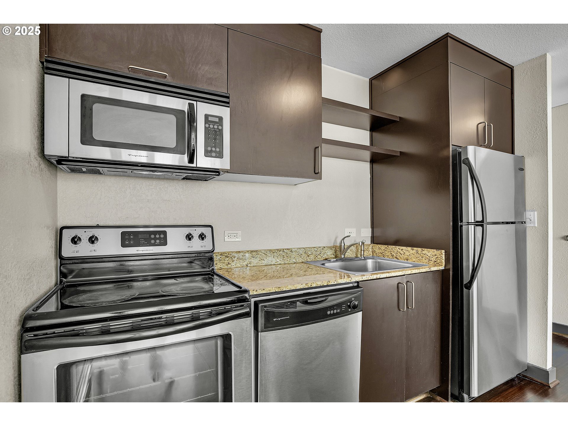 Photo #6: 206574105 Listing 