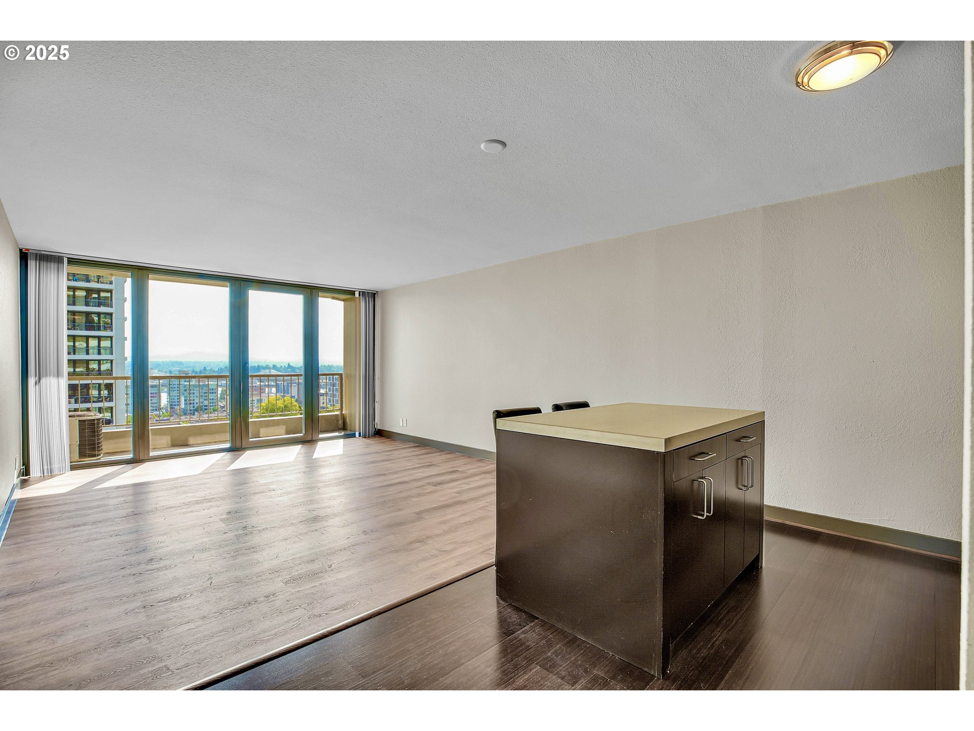 Photo #4: 206574105 Listing 