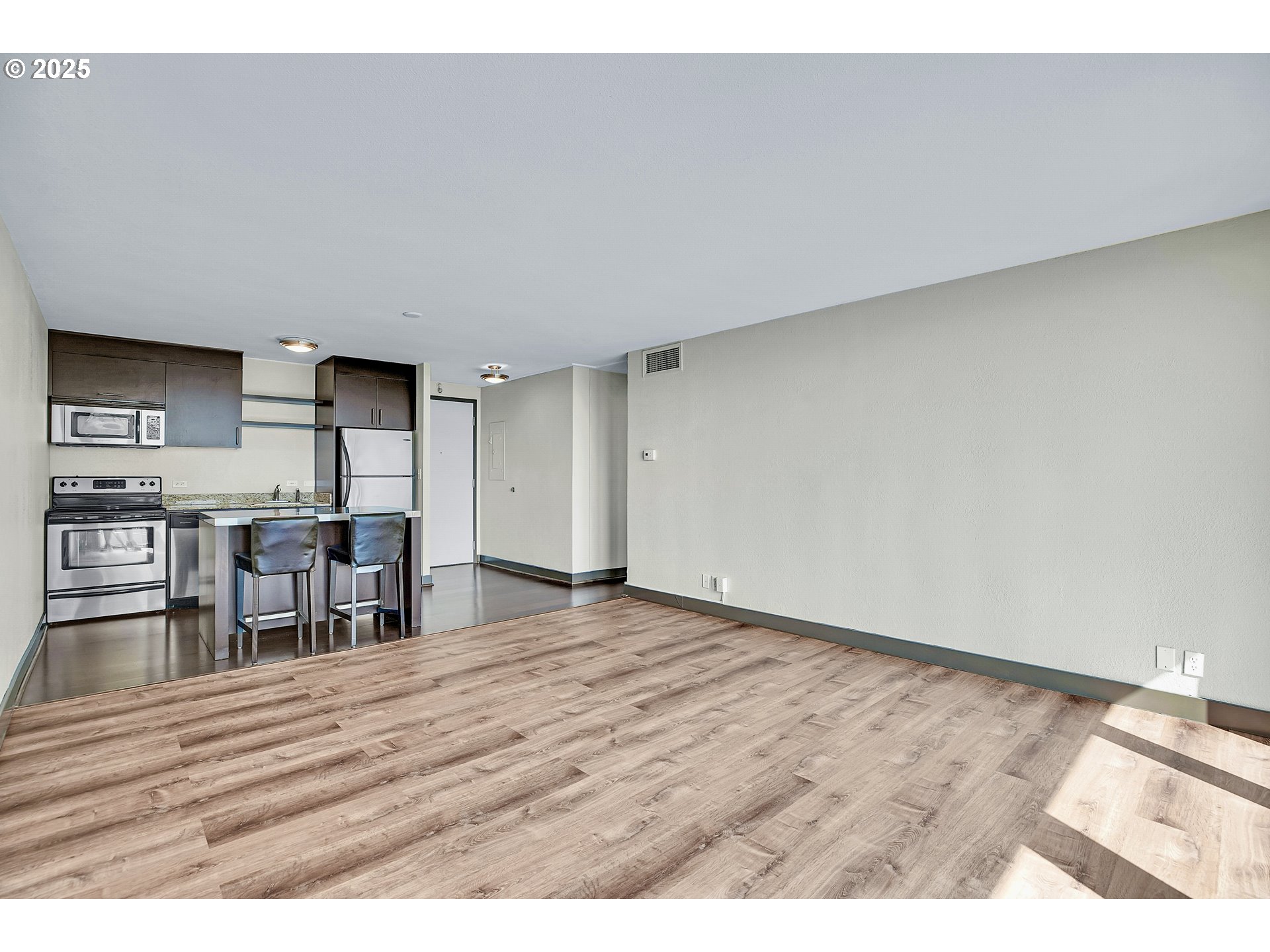 Photo #10: 206574105 Listing: Photo #10