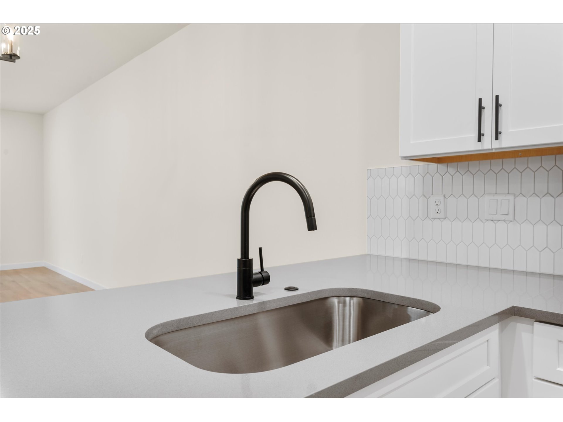 Photo #11: 206580674 Listing: Photo #11