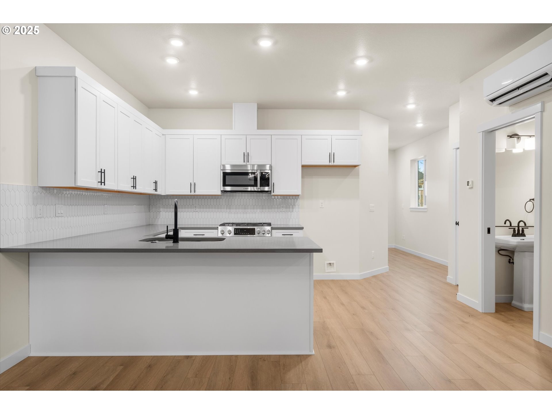 Photo #16: 206580674 Listing: Photo #16