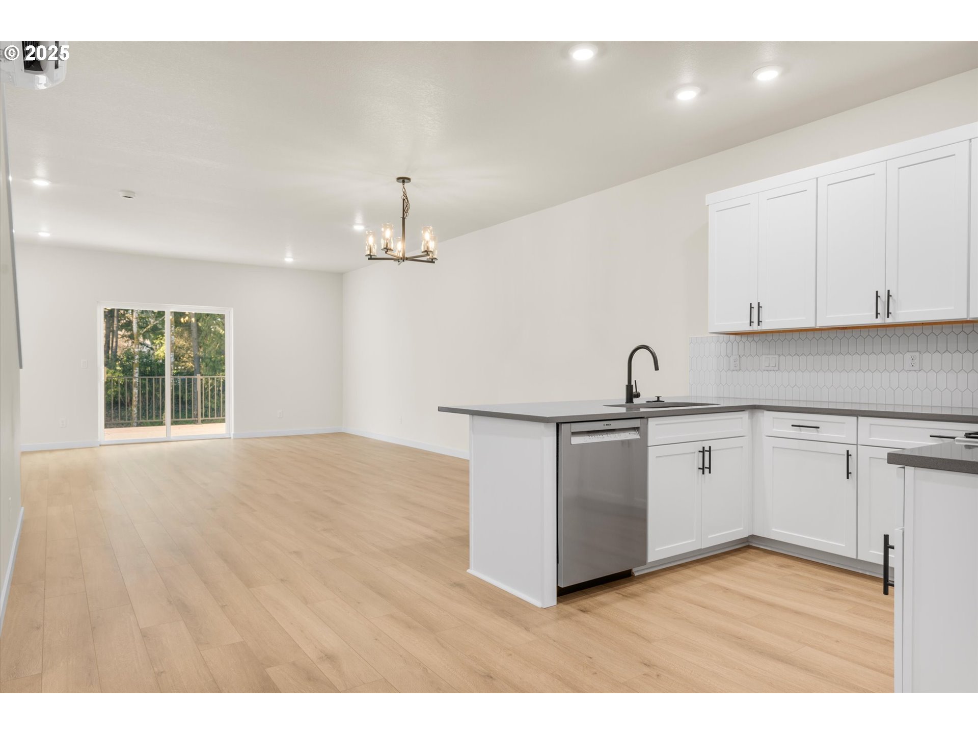 Photo #6: 206580674 Listing: Photo #6