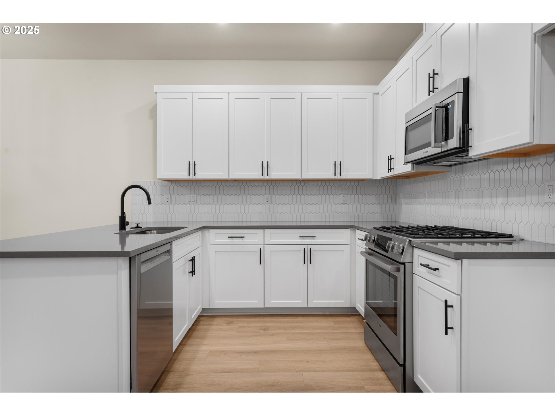 Photo #7: 206580674 Listing: Photo #7