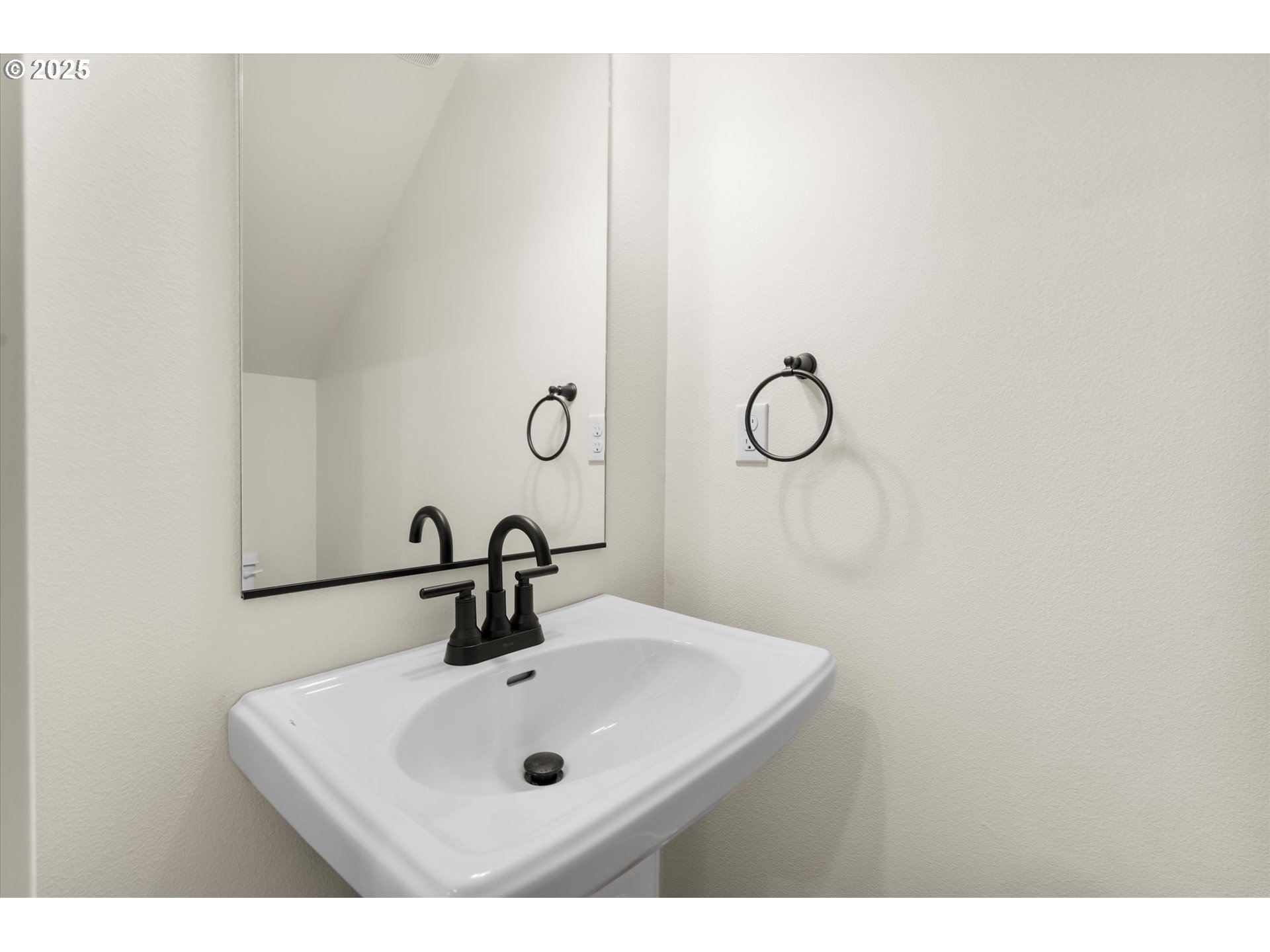 Photo #8: 206580674 Listing: Photo #8