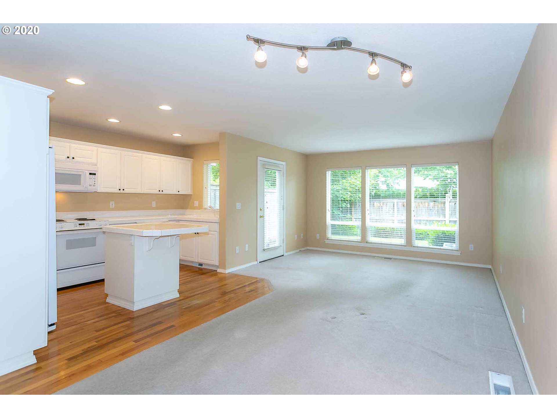 Photo #5: 20672412 Listing 