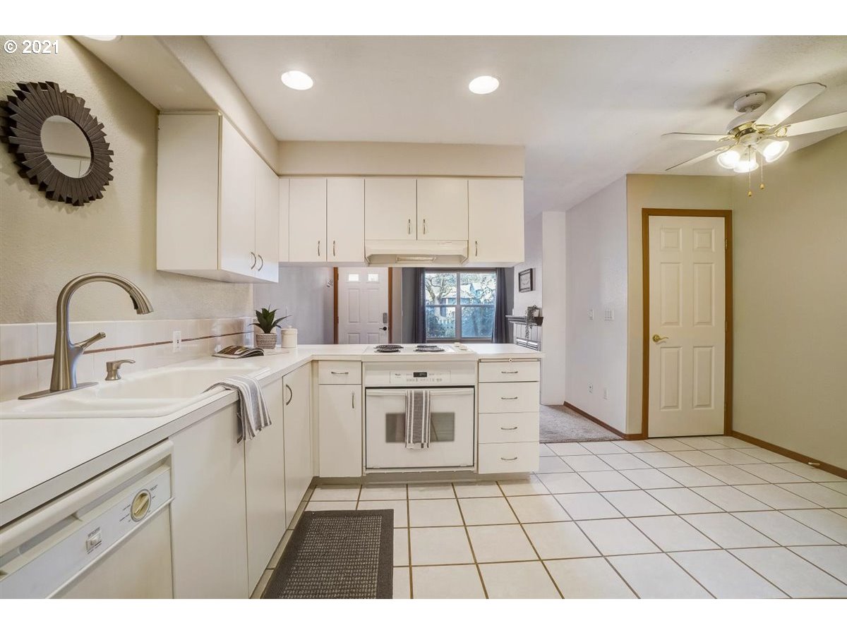 Photo #5: 20673933 Listing 