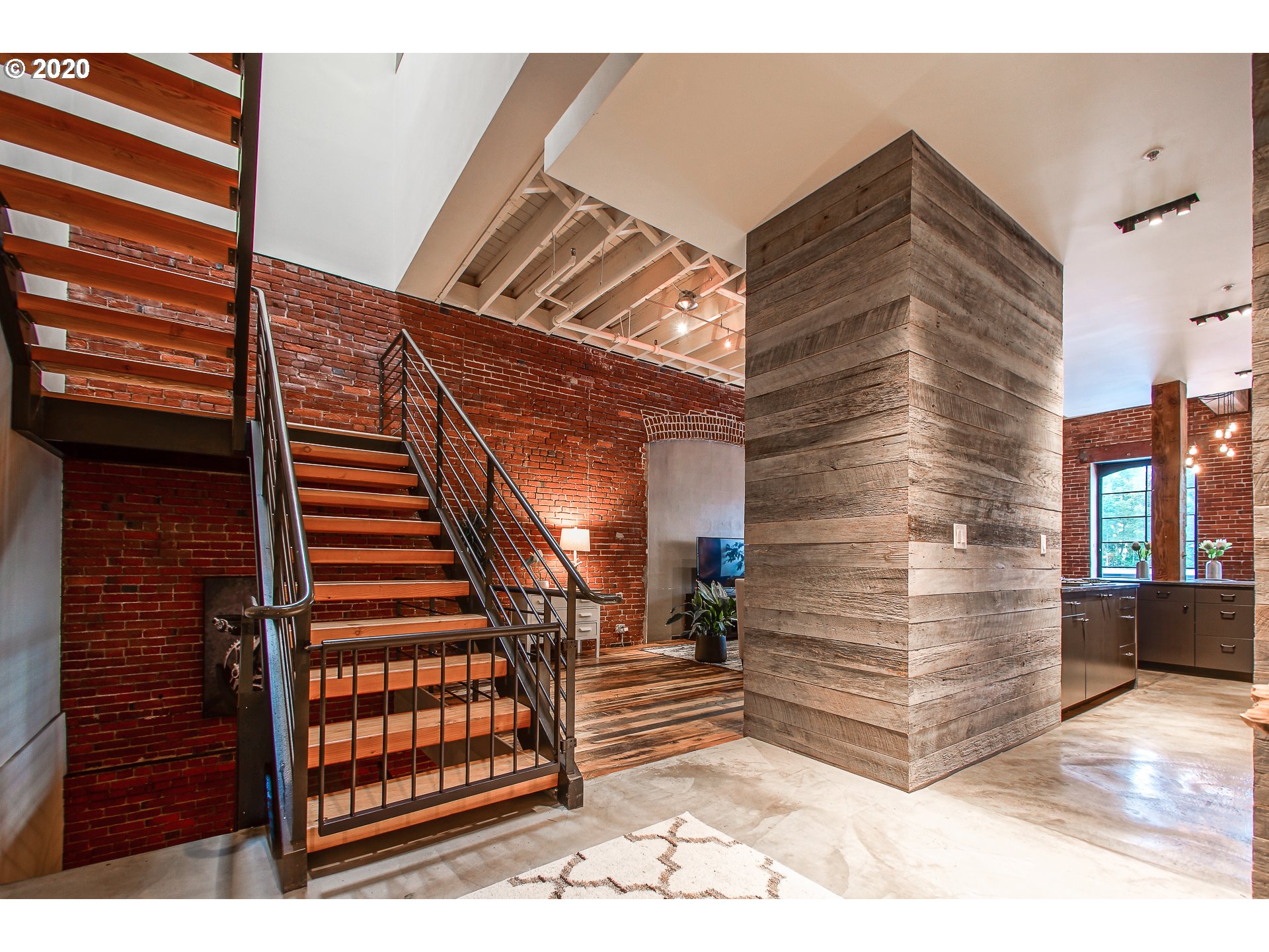 Photo #3: 20677009 Listing 