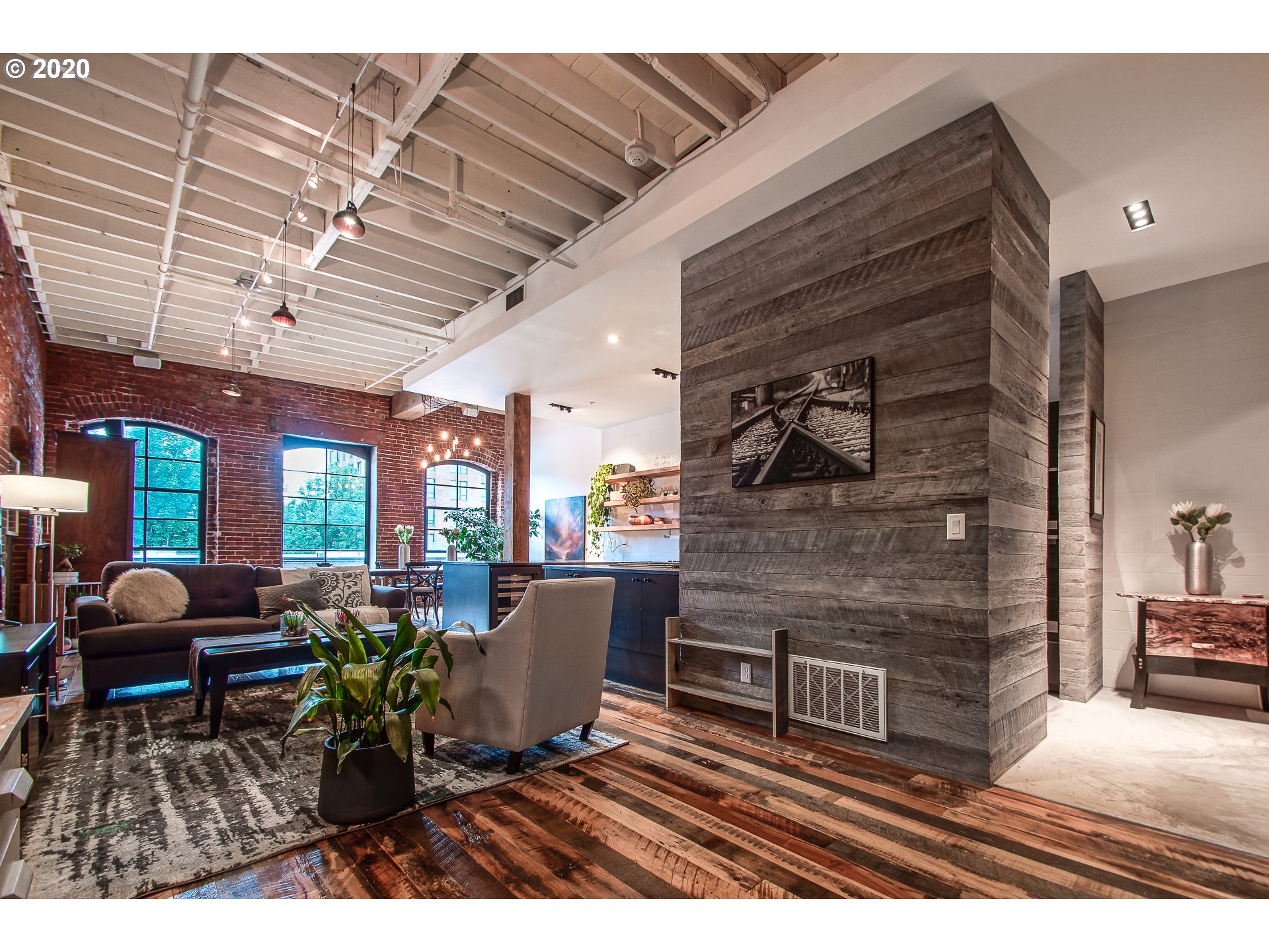 Photo #4: 20677009 Listing 