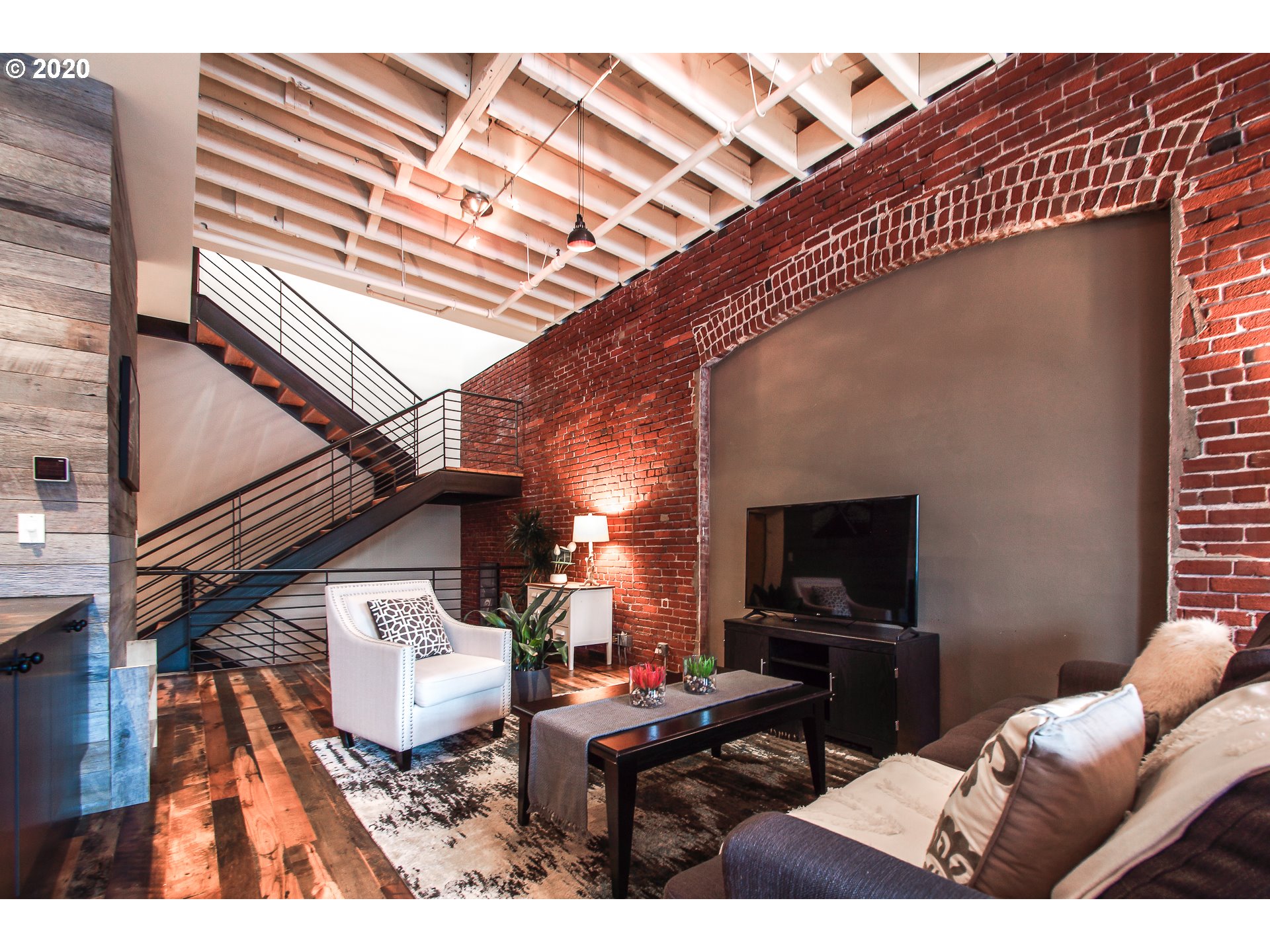Photo #5: 20677009 Listing 