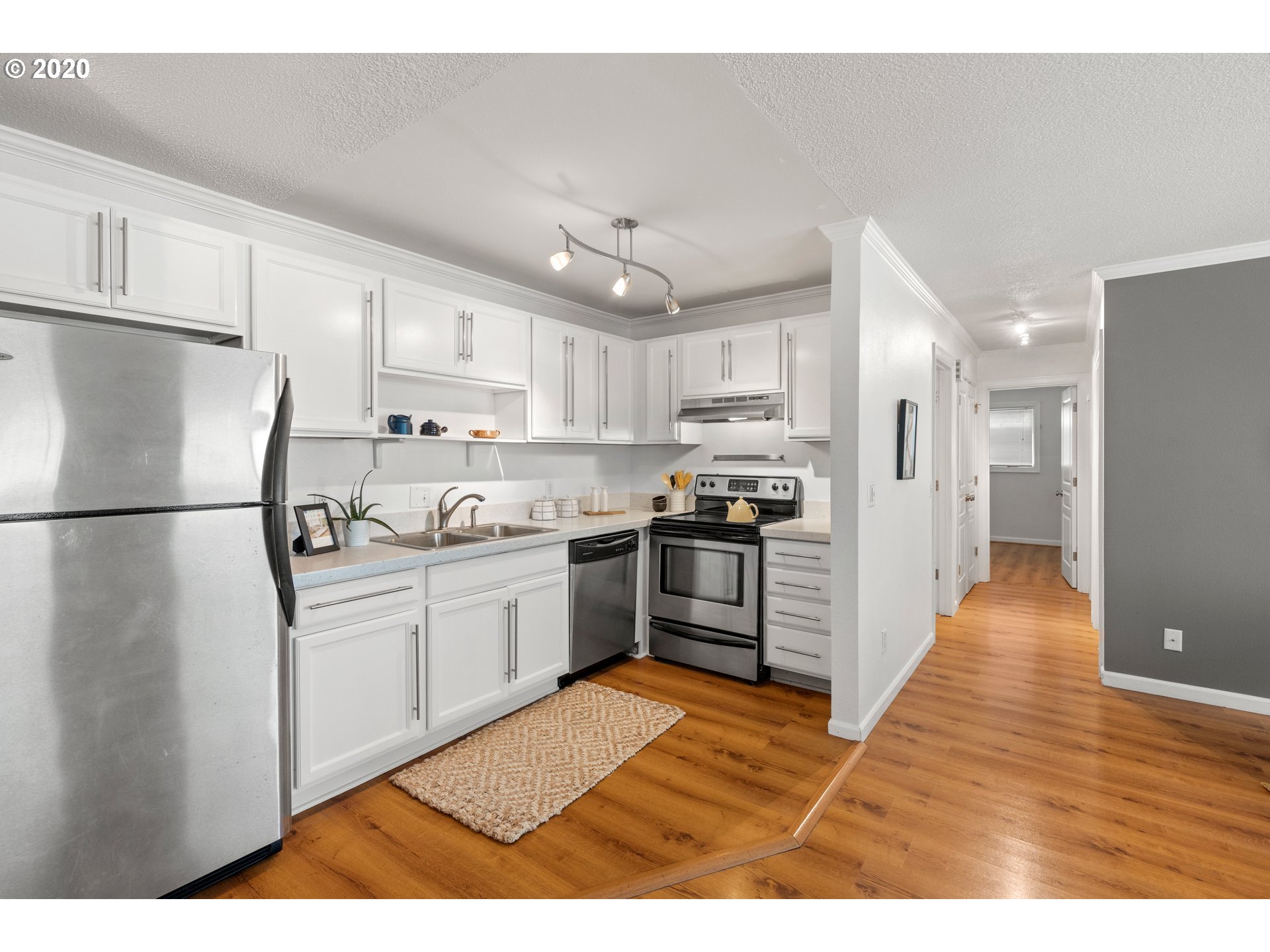 Photo #3: 20686618 Listing 