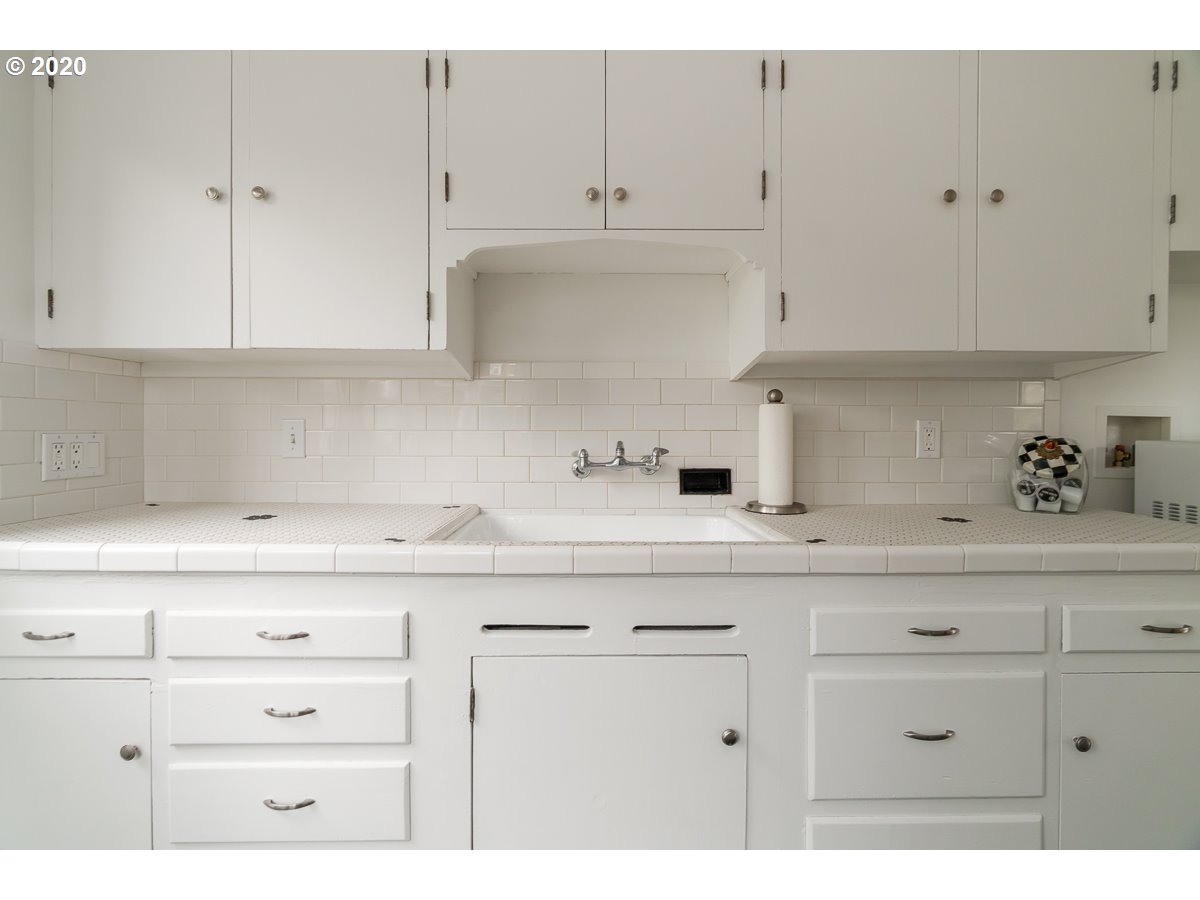 Photo #6: 20689055 Listing 