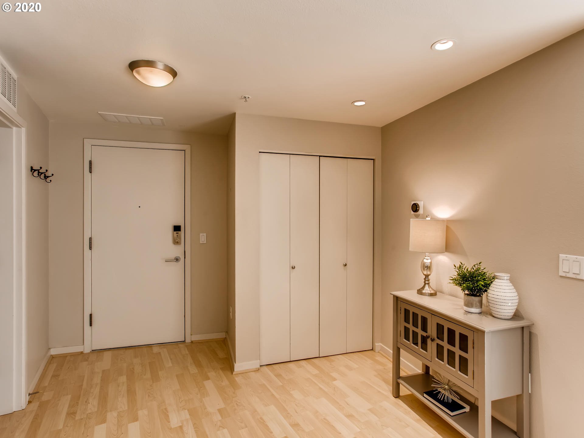 Photo #4: 20690298 Listing 