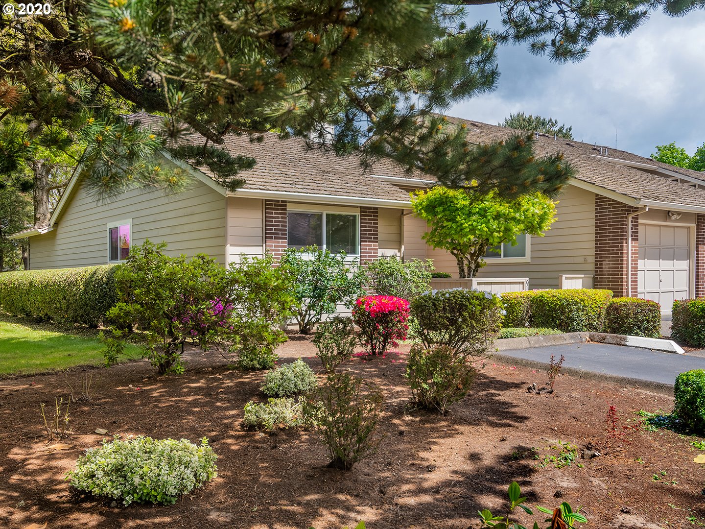 Photo #2: 20691006 Listing 