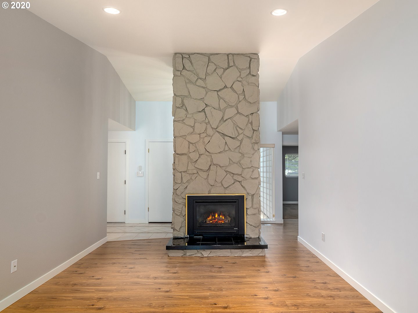 Photo #6: 20691006 Listing 