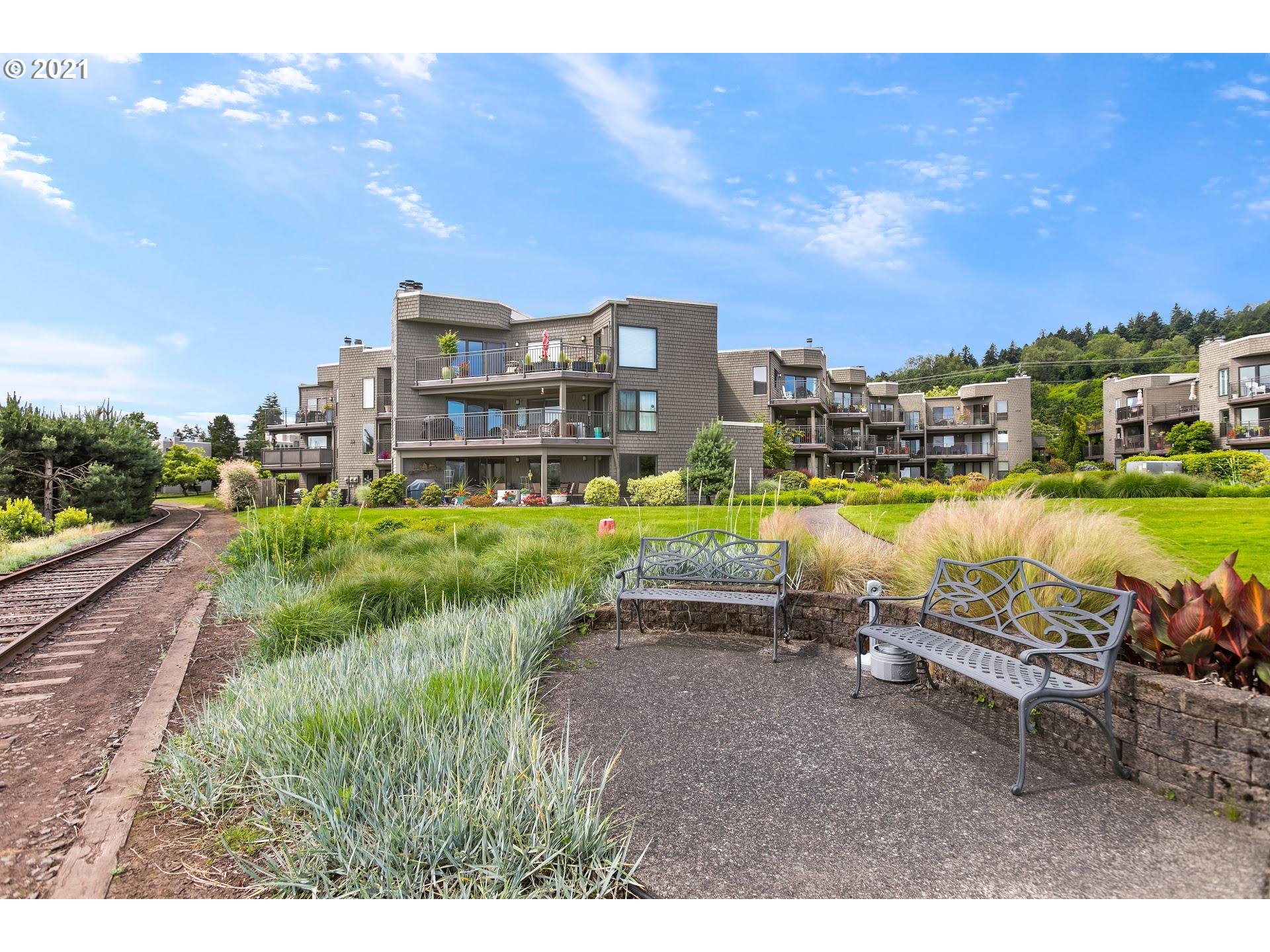 Photo #5: 20691016 Listing 