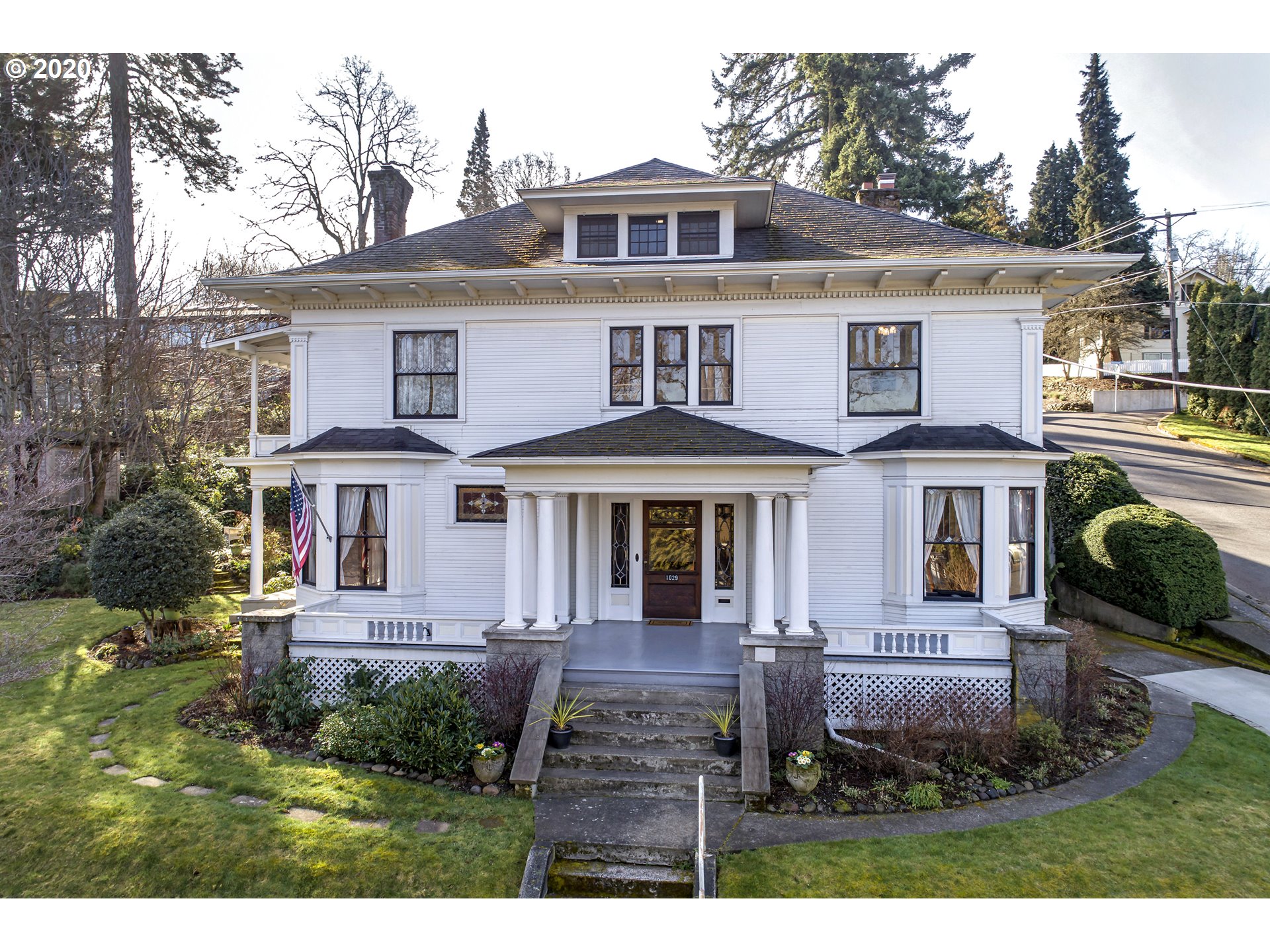 Photo of 1029 STATE ST Hood River OR 97031